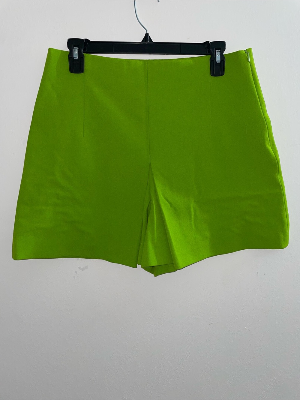 Zara Neon Lime Green Casual Simple High-Waisted Shorts Women’s Size L